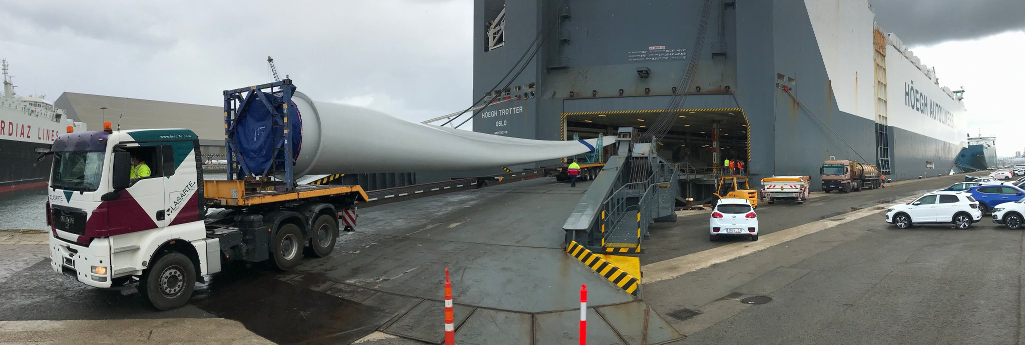 45-metre long rotor blades shipped by Höegh Autoliners for renewable energy project